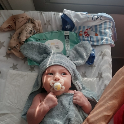 Neugeborenes Babyhandtuch mit Ohren + Handschuh, blau