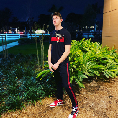 customer photo of nvmind.net Guess t-shirt, Guess joggers, Air Jordan 1 Chicago