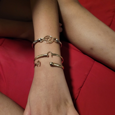 Love those bracelets 