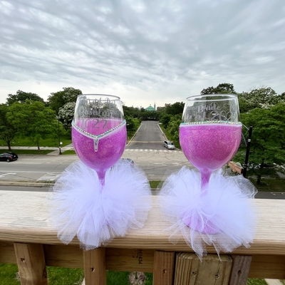 Bridesmaid cup for a 2022 Wedding….. Ube glitter used!